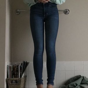 hollister dark wash super skinny size 00S
